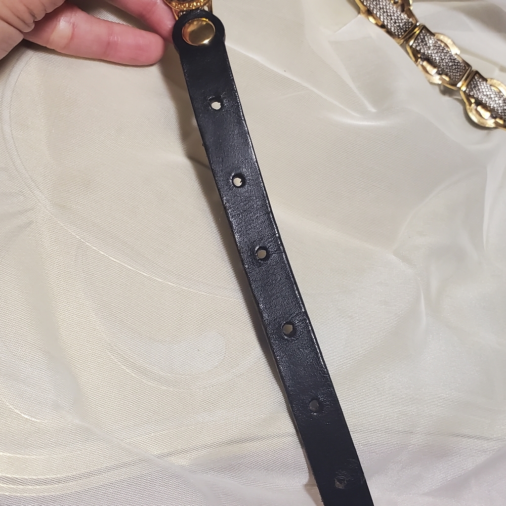 Vintage Versace belt. Used in great condition. - Picture 8 of 16